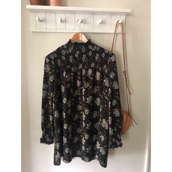 essue Dresses & Skirts - Floral Long Sleeved Shift Dress